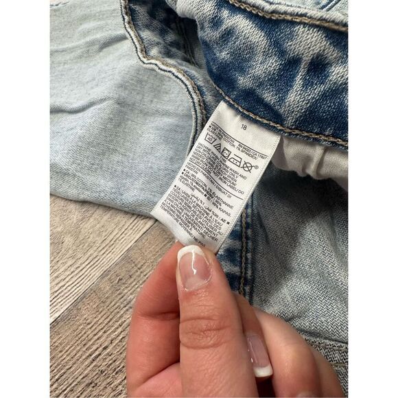 Old Navy Curvy High-Waisted Button-Fly OG Straight Ankle Jeans Ripped Light Wash - Picture 9 of 9